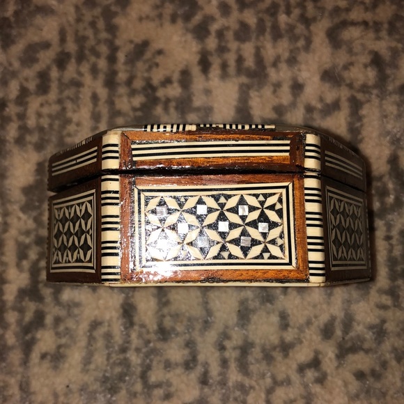 Hexagon shaped wooden box - Picture 3 of 7